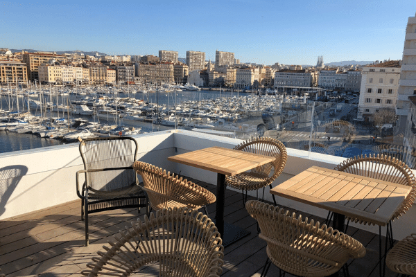 location-salle-de-reunion-marseille-terrasse Location salle de réunion de 50 personnes à Marseille