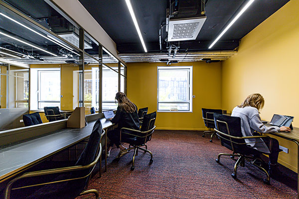location-salle-de-reunion-paris-garenne-colombes-bureau-privatif-1 Location de salles de réunion et de bureaux à La Garenne-Colombes